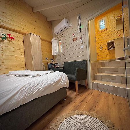 Vida Bhermon 2, One Small Wooden Cabin 迈季代勒舍姆斯 外观 照片
