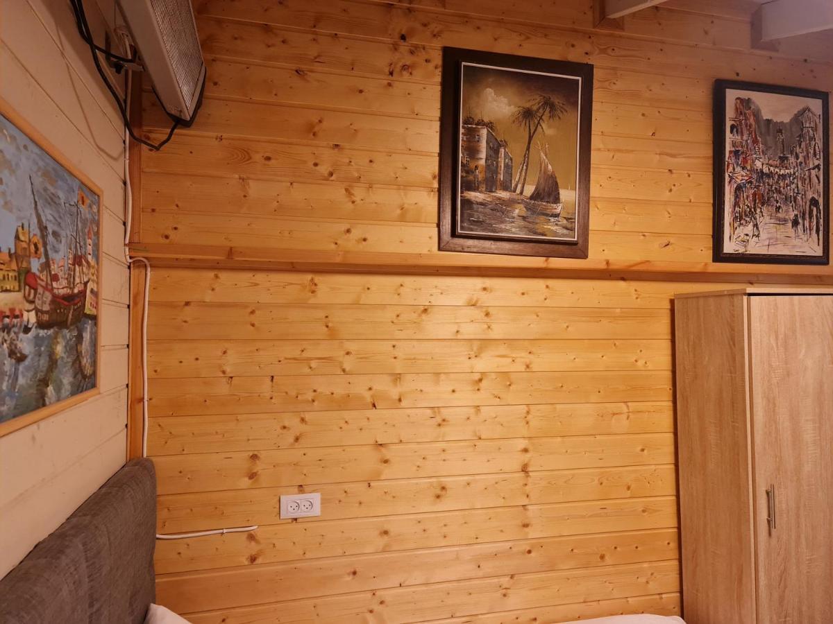 Vida Bhermon 2, One Small Wooden Cabin 迈季代勒舍姆斯 外观 照片